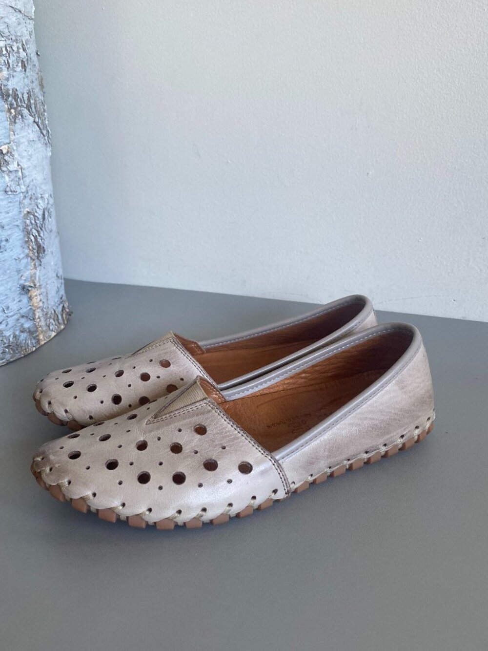 Volks Walkers Gray Perforated Leather Comfort Slip On Loafers Flats EU 38 US 7.5